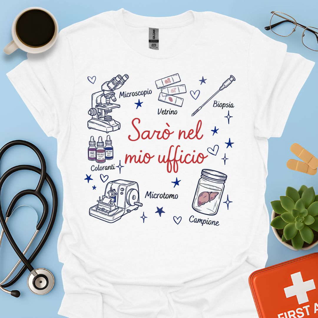 Sarò nel mio ufficio - Maglietta Divertente Anatomopatologo e Tecnico di Laboratorio