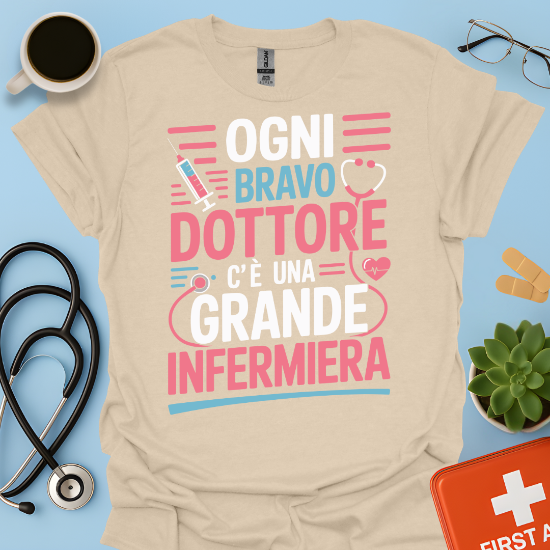 Dietro ogni bravo dottore c’è una grande infermiera - Infermiera Maglietta