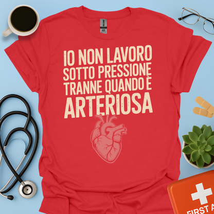 Io non lavoro sotto pressione… tranne quando è arteriosa - Dottore Infermiere Maglietta