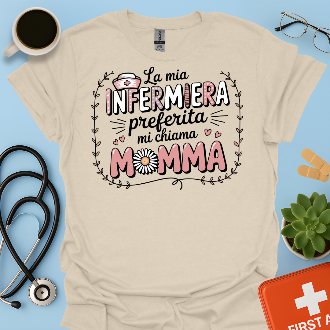 La Mia Infermiera Preferita Mi Chiama Mamma — Orgogliosa mamma di un’infermiera Maglietta