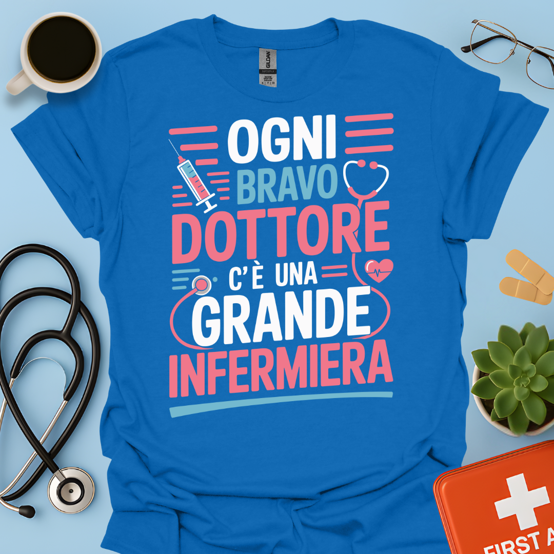 Dietro ogni bravo dottore c’è una grande infermiera - Infermiera Maglietta