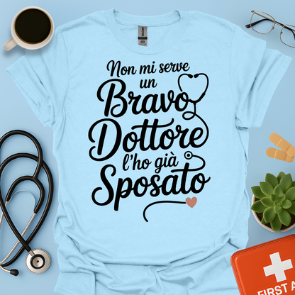 Non Mi Serve Un Bravo Dottore l’ho Già Sposato Moglie Del Dottore Maglietta