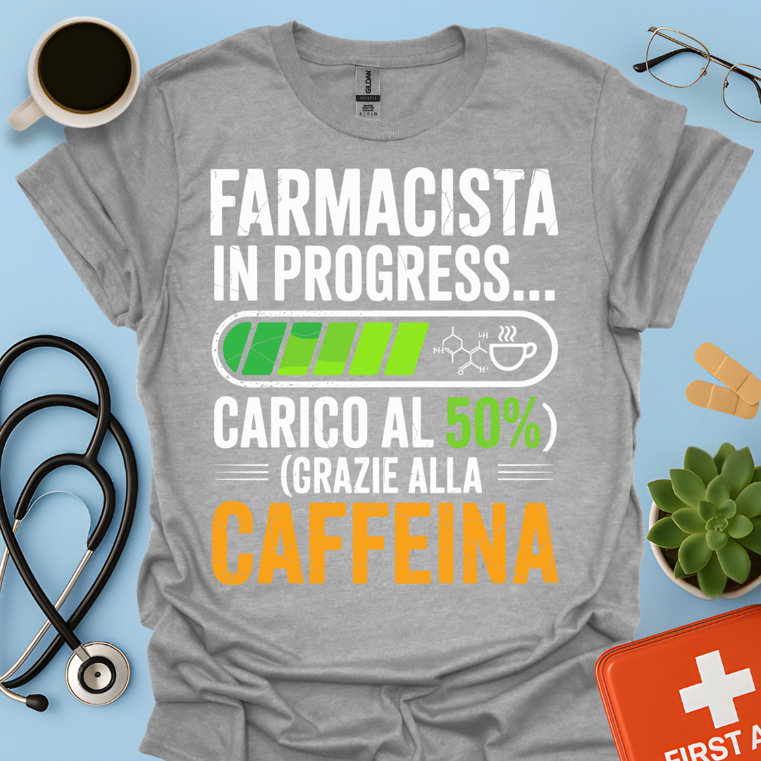 Farmacista in progress… carico al 50% grazie alla caffeina - Studente Farmacia Maglietta