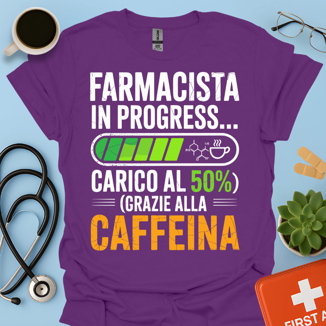Farmacista in progress… carico al 50% grazie alla caffeina - Studente Farmacia Maglietta