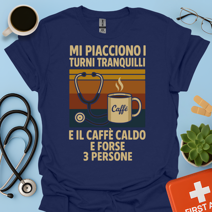 Mi piacciono i turni tranquilli, il caffè caldo e forse 3 persone - Medico Dottore Infermiere Maglietta