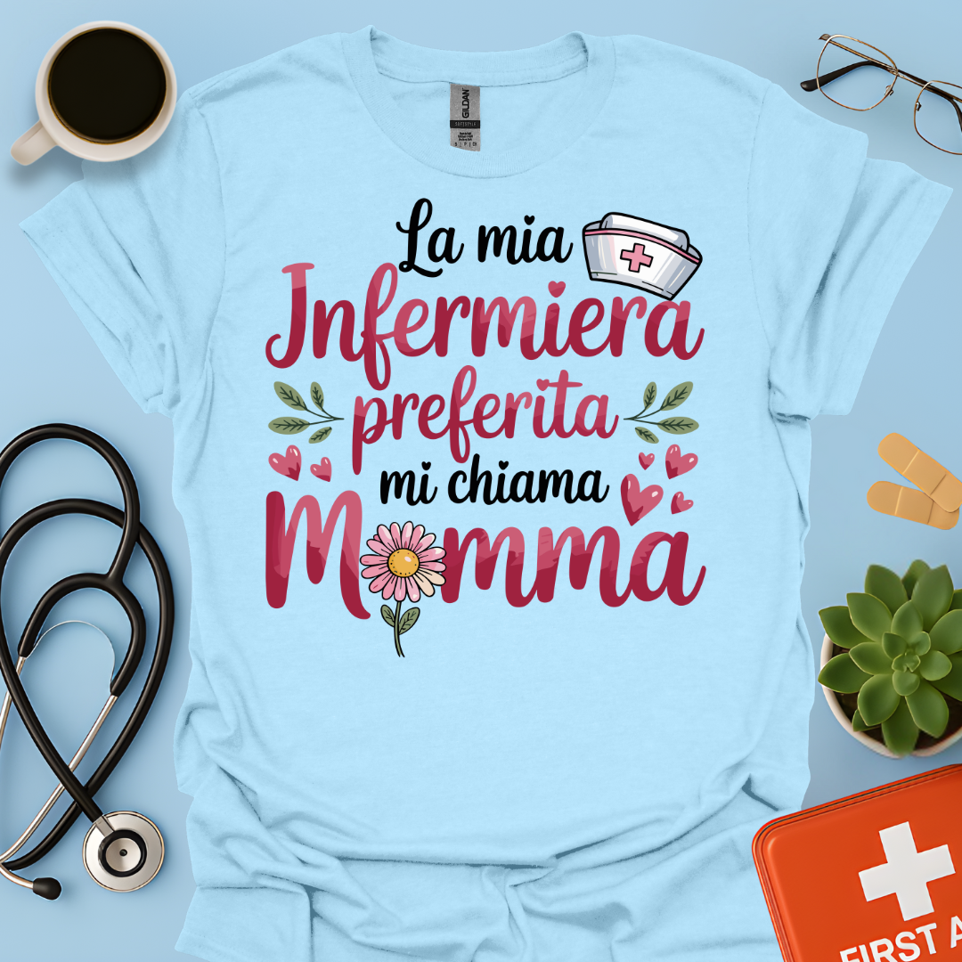 La Mia Infermiera Preferita Mi Chiama Mamma — Orgogliosa mamma di un’infermiera Maglietta