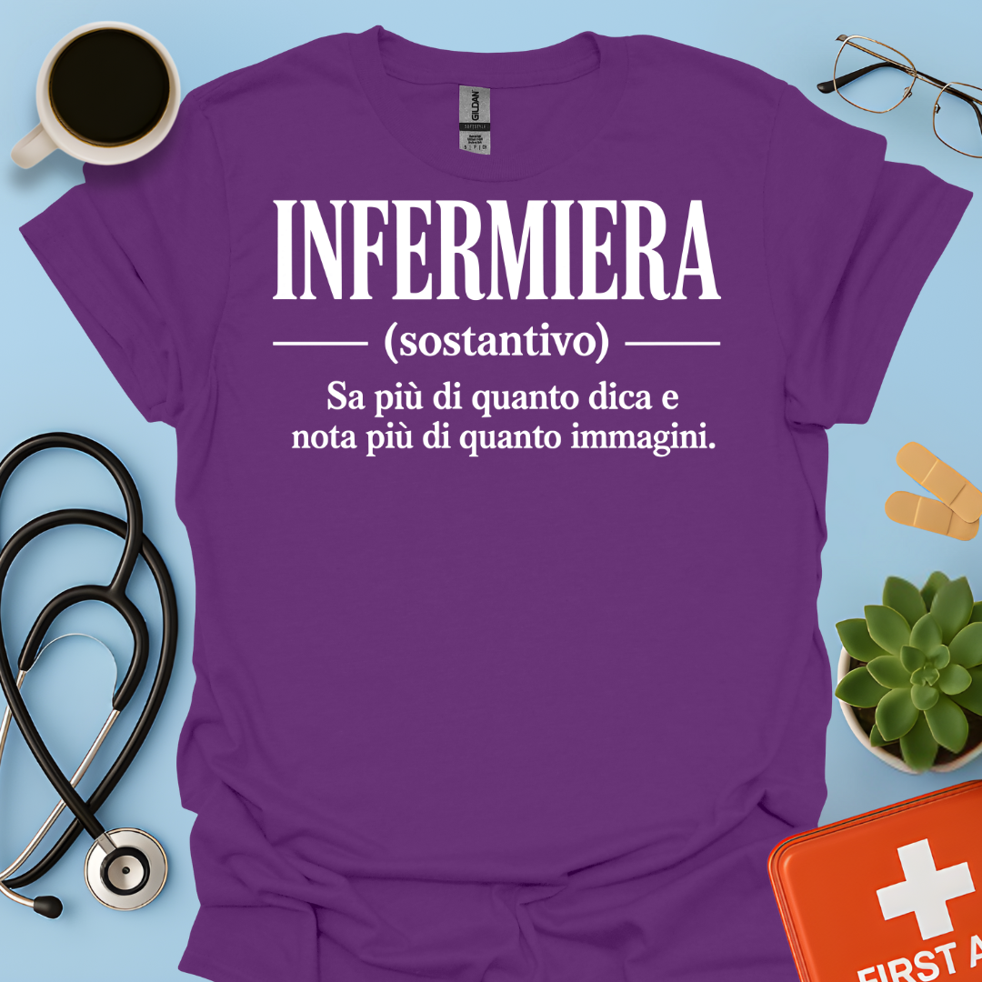 INFERMIERA : Sa più di quanto dica e nota più di quanto immagini Maglietta