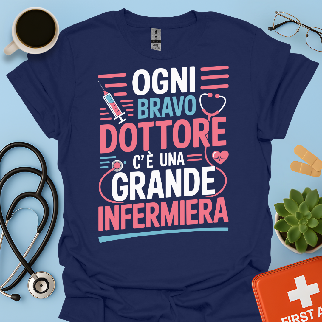 Dietro ogni bravo dottore c’è una grande infermiera - Infermiera Maglietta