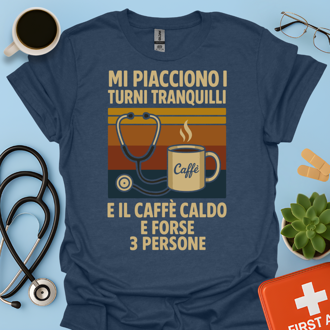 Mi piacciono i turni tranquilli, il caffè caldo e forse 3 persone - Medico Dottore Infermiere Maglietta