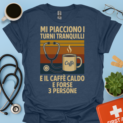 Mi piacciono i turni tranquilli, il caffè caldo e forse 3 persone - Medico Dottore Infermiere Maglietta