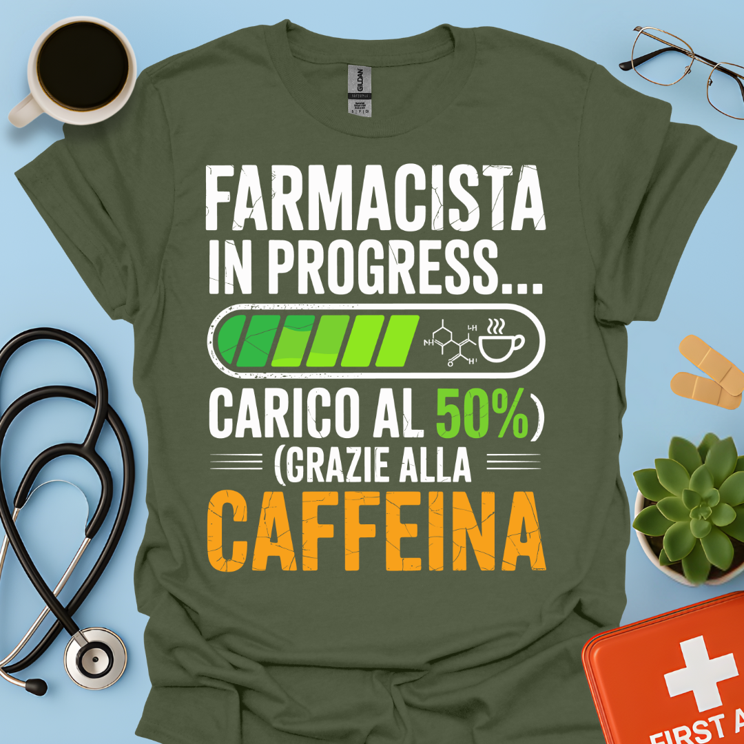 Farmacista in progress… carico al 50% grazie alla caffeina - Studente Farmacia Maglietta