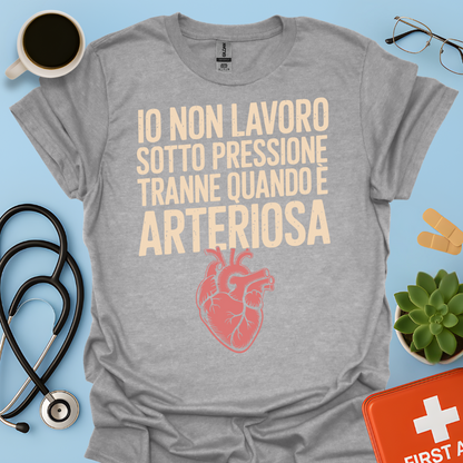 Io non lavoro sotto pressione… tranne quando è arteriosa - Dottore Infermiere Maglietta