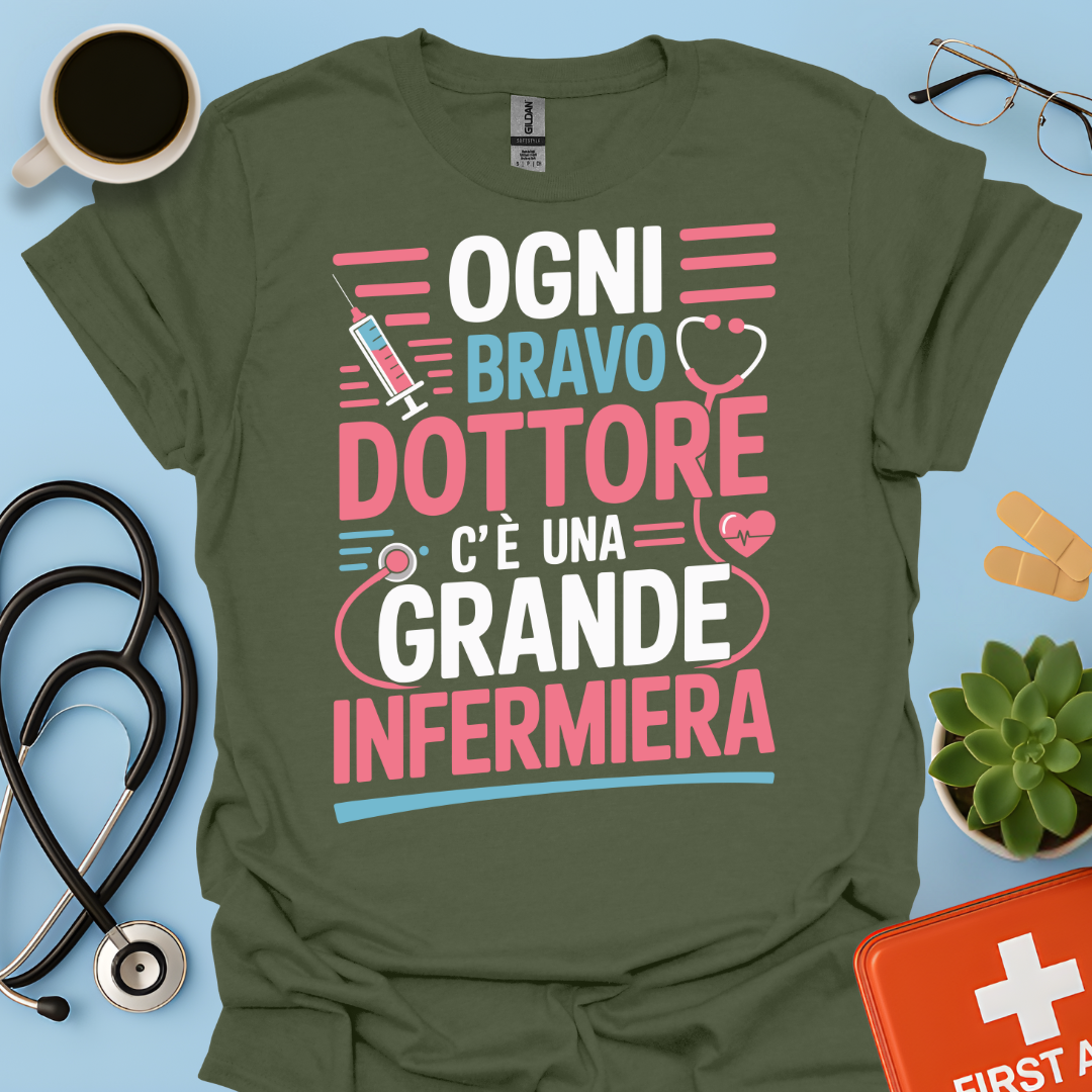 Dietro ogni bravo dottore c’è una grande infermiera - Infermiera Maglietta