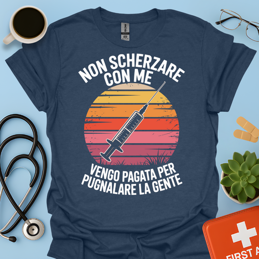Non scherzare con me vengo pagata per pugnalare la gente - Infermiere / Infermiera Maglietta