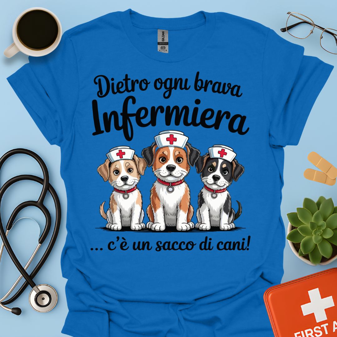 Dietro ogni brava infermiera .. ci sono un sacco di gatti — Infermiera Maglietta