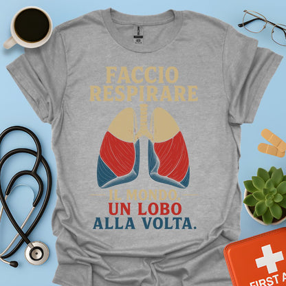Maglietta Pneumologo – Faccio Respirare il Mondo Un Lobo alla Volta