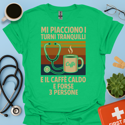 Mi piacciono i turni tranquilli, il caffè caldo e forse 3 persone - Medico Dottore Infermiere Maglietta