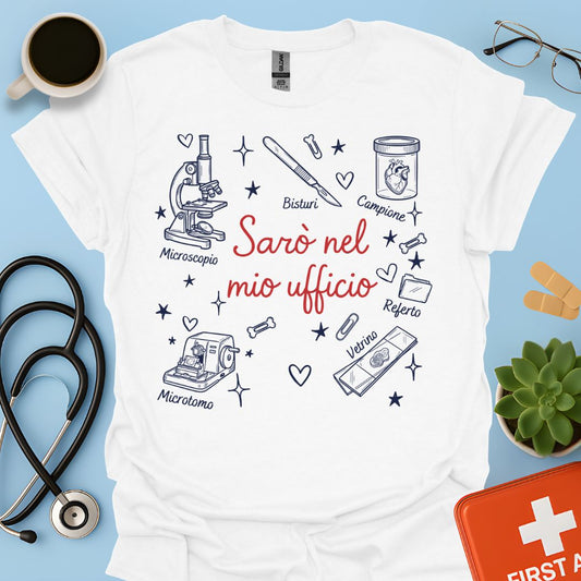 Sarò nel mio ufficio - Maglietta Divertente Patologo e Medico Legale